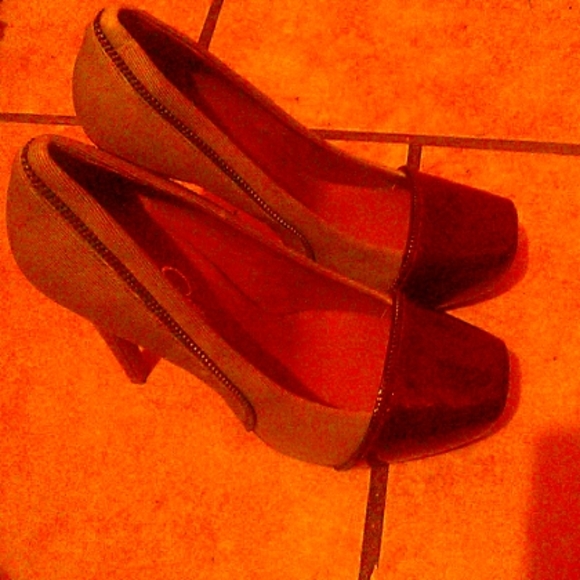 JESSICA,SIMPSON ZIPPER HEELS - Picture 2 of 2